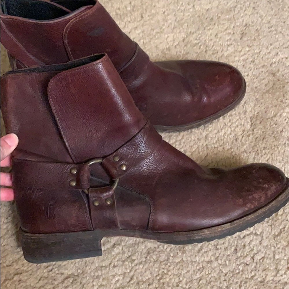 Frye men’s boots size 9.5 - distressed.